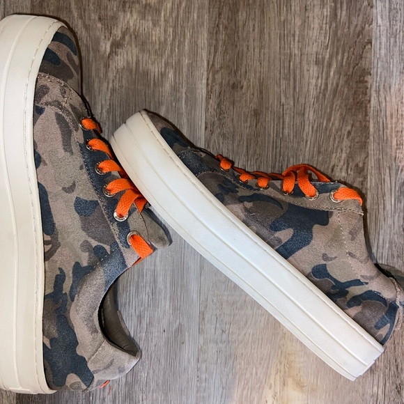 J Slides Shoes - JSlides NYC Camouflage Sneakers size 8